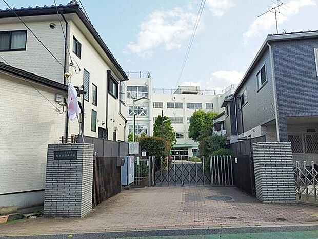 練馬区立大泉学園中学校(約533m)
