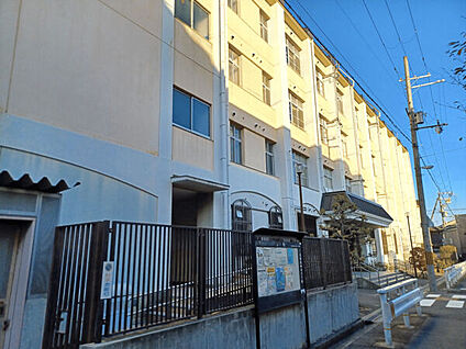 大阪市立大池中学校 631m