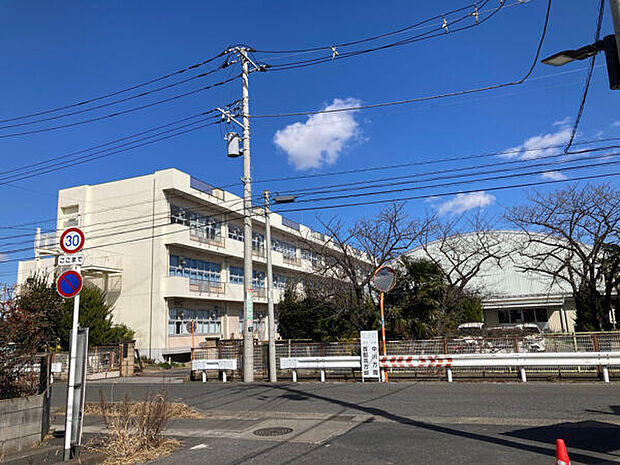八潮市立潮止小学校(約1,511m)