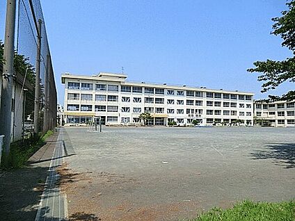 藤沢市立俣野小学校 180m
