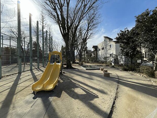 高井戸西公園(約1,083m)