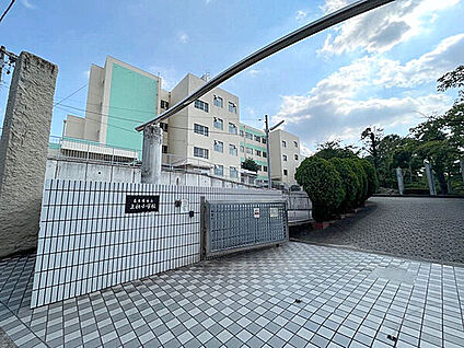名古屋市立上社小学校 373m