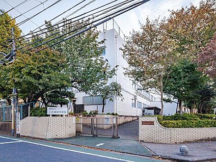 練馬区立上石神井中学校 951m