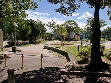 名古屋市立西山小学校 851m