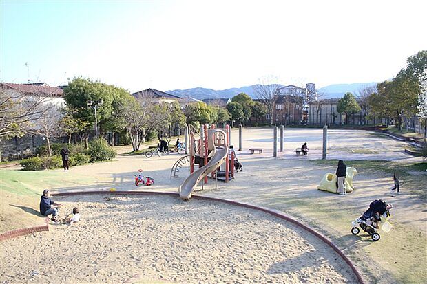 皿山中央公園(約1,612m)