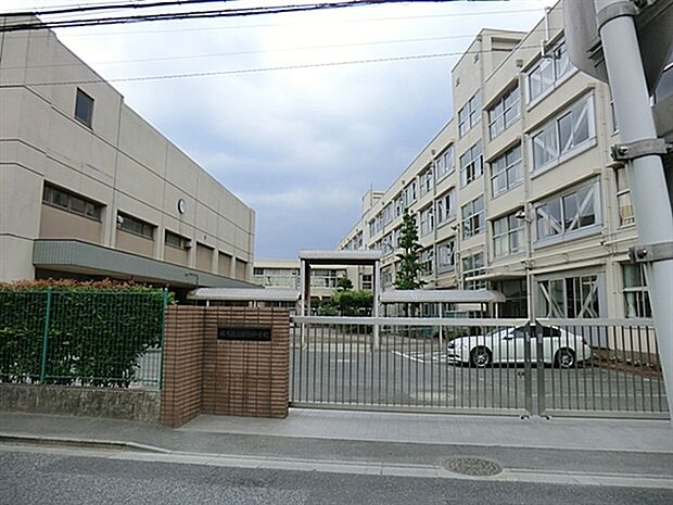 練馬区立田柄中学校(約822m)