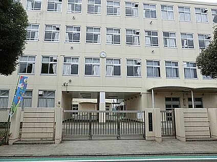 横浜市立上郷中学校 812m