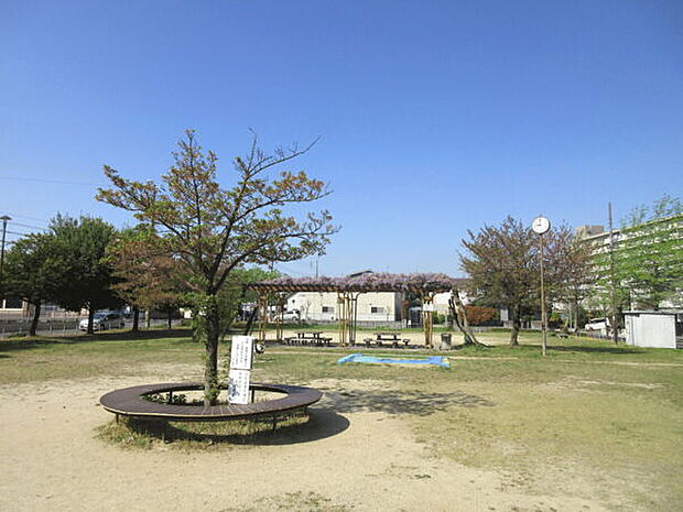 北川原公園(約1,328m)