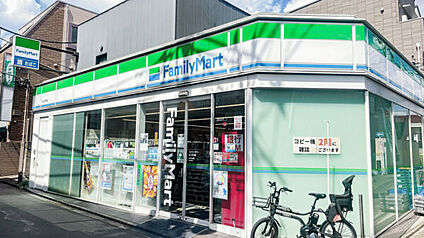 ファミリーマート 狛江駅南店 820m