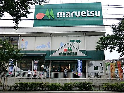 西友リヴィンオズ大泉店 1929m