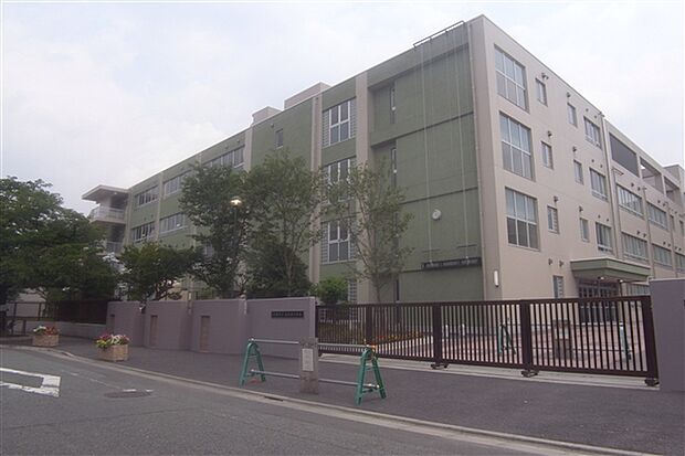 川崎市立東高津小学校（約279m）