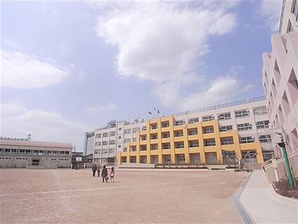 足立区立第九中学校 393m