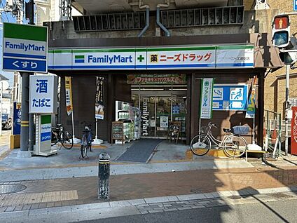 ファミリーマート ニーズ浦安店 958m