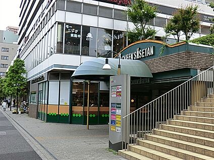 クイーンズ伊勢丹小石川店 707m