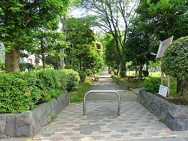 お花茶屋公園(約669m)