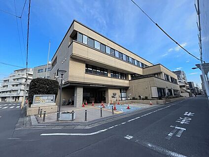 昭和町図書館 574m