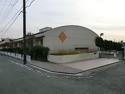 横浜市立富士見台小学校 622m