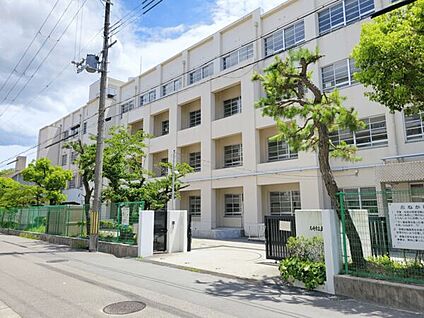 尼崎市立武庫中学校 668m