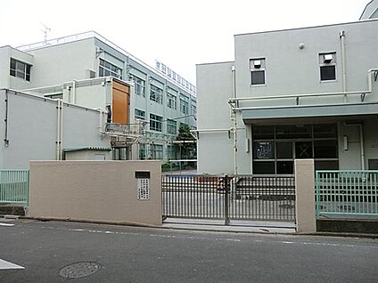 江戸川区立春江中学校 708m