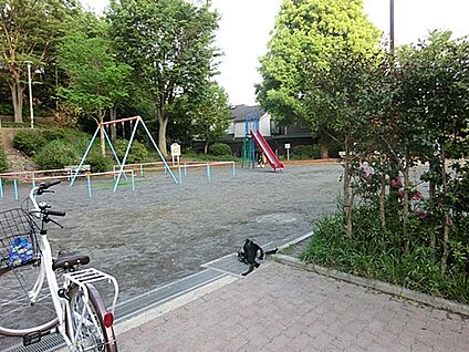 六ツ川一丁目第二公園 1067m