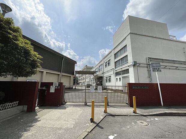 横浜市立井土ケ谷小学校（約107m）
