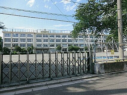 練馬区立大泉西中学校 916m
