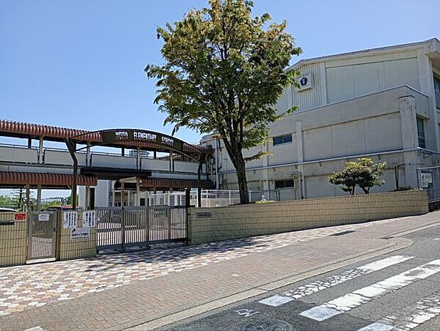 名古屋市立名東小学校(約617m)