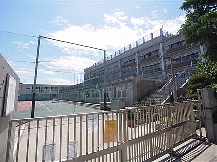 大田区立久原小学校 560m