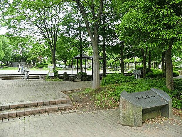 松芝公園（約878m）