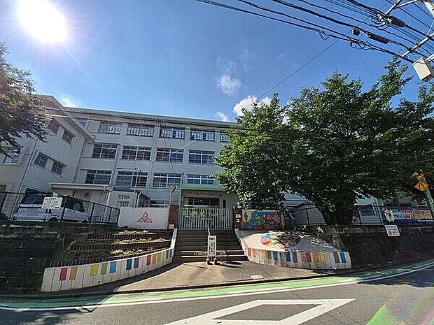 福岡市立平尾小学校（約607m）