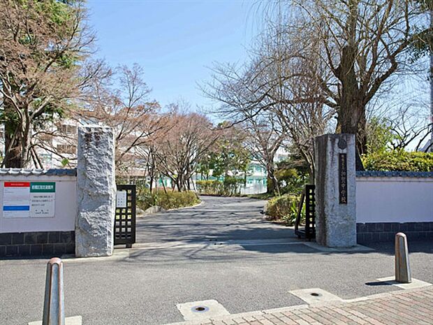 足立区立加賀中学校(約997m)