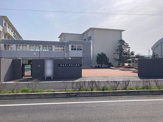 岡崎市立岡崎小学校（約886m）