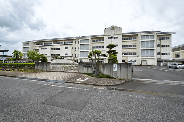 伊勢崎市立境南中学校（約2,040m）