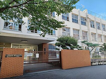 大阪市立桃谷中学校 793m
