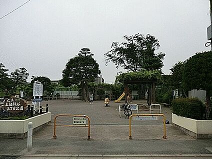世田谷区立上祖師谷中学校 615m