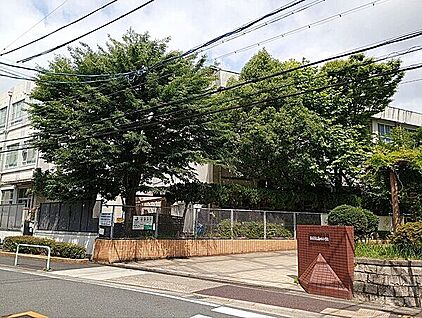 名古屋市立藤が丘小学校 589m