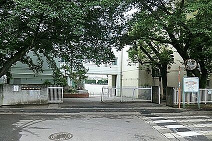 西東京市立田無第一中学校 705m
