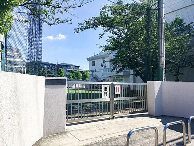 足立区立東綾瀬小学校（約547m）