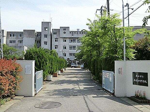 草加市立両新田中学校（約1,031m）