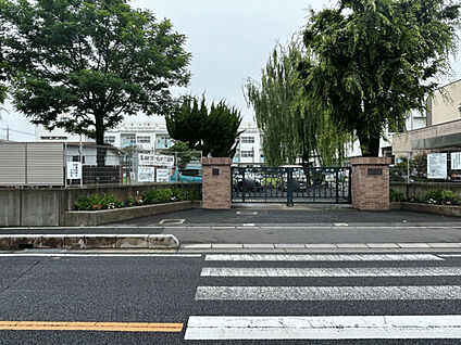 川口市立芝中学校 1014m
