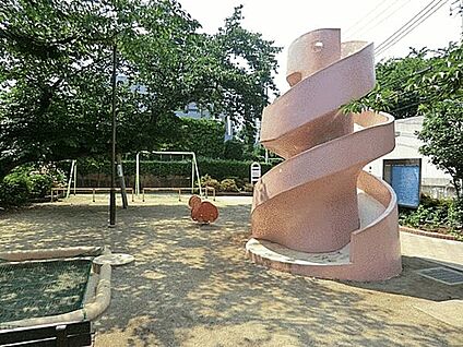 下高井戸児童遊園 686m