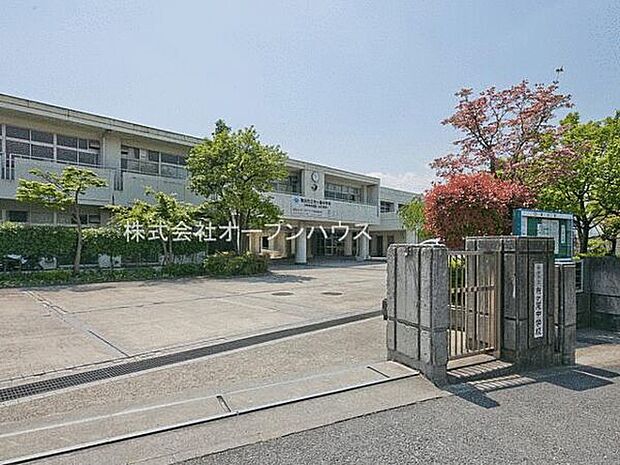 横浜市立市ケ尾中学校(約949m)