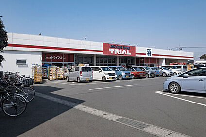 ディスカウントストアトライアル太田由良店 751m