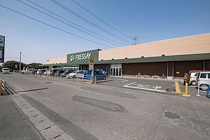 フレッセイ宝泉店 2206m