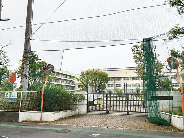 新川上公園（約824m）