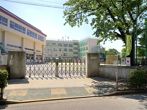 荒川区立第七中学校(約881m)