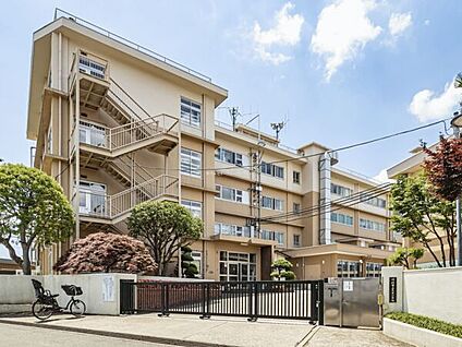 川崎市立久末小学校 844m