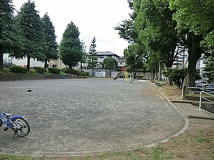 下瀬谷第三公園 912m