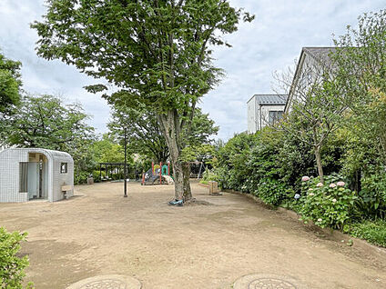 八幡幼稚園 922m