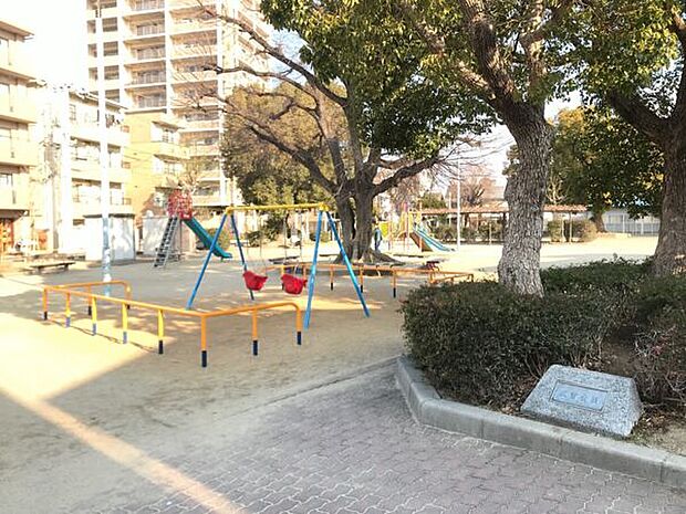 成育公園(約386m)